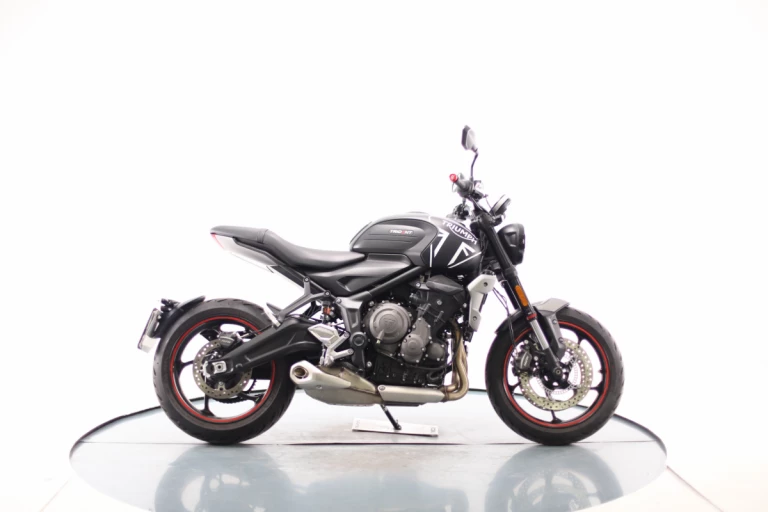 Triumph TRIDENT 2022 #878
